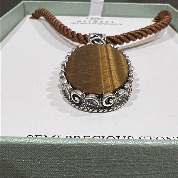 ATTERRI | Semi Precious Stone Statement Piece Necklace - Picture 5 of 10